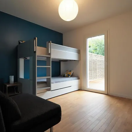 Bel Proche Centre Avec Terrasse Et Parking Pour 6 Personnes A *